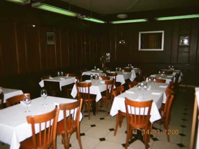 Web del Restaurante Casa Marisa en 2009: diseño anticuado, texto verde sobre fondo negro